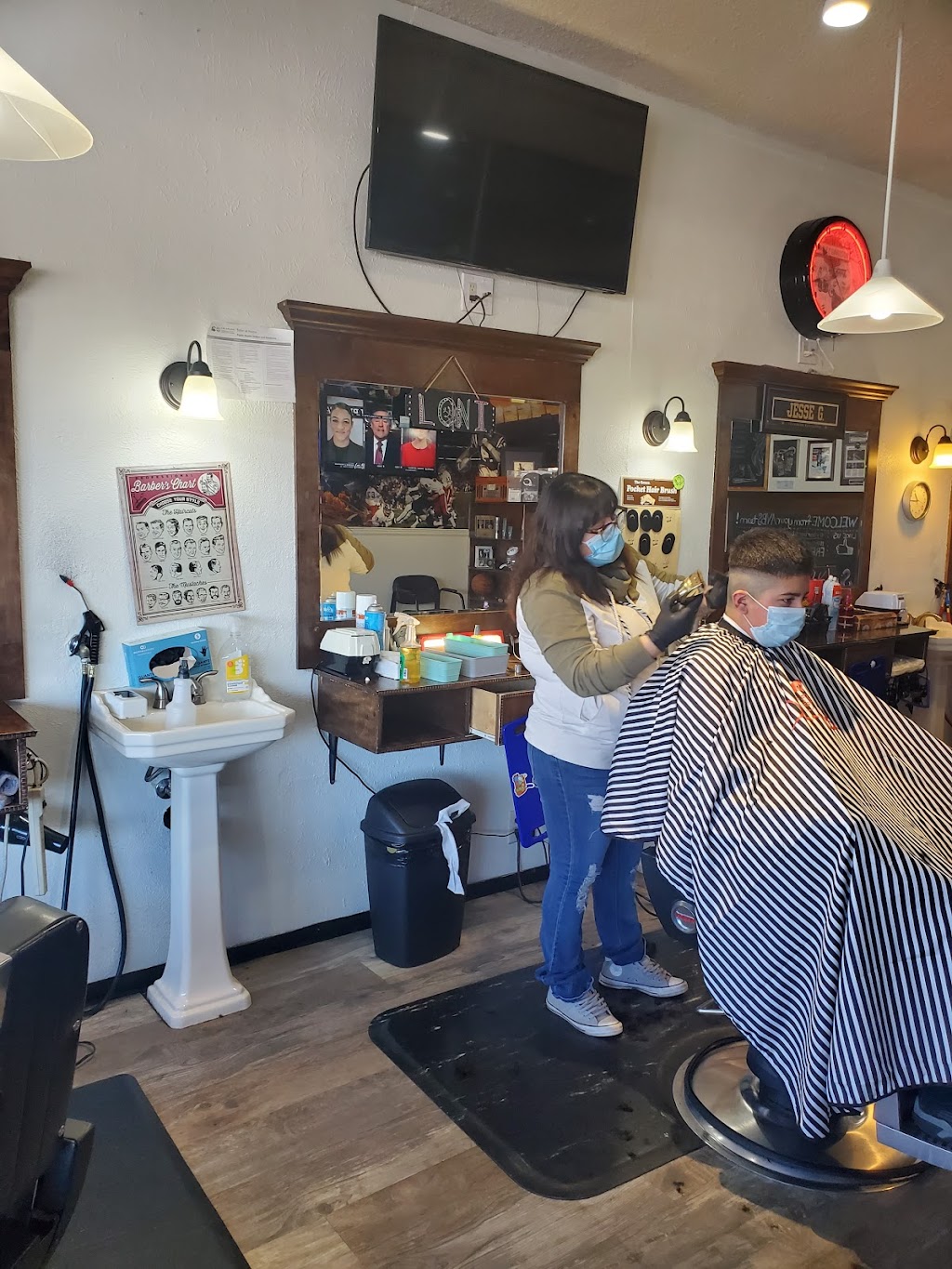 Applewood Village Barbershop | 2070 Youngfield St, Lakewood, CO 80215, USA | Phone: (303) 233-5023