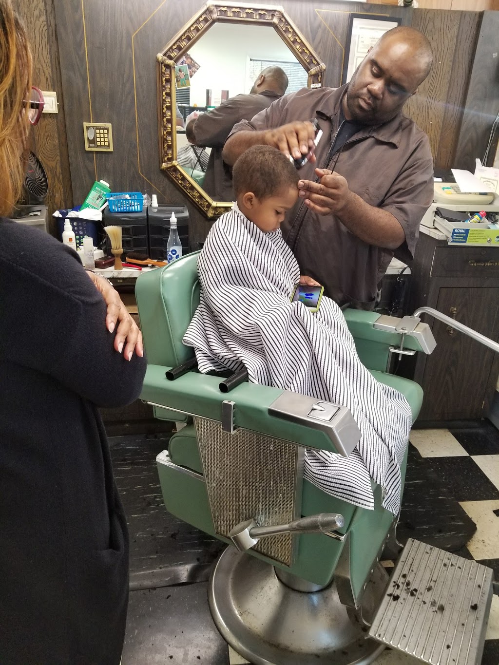 Mayos Unisex Hair Styles | 203 Cornelius St, Hillsborough, NC 27278 | Phone: (919) 732-3971