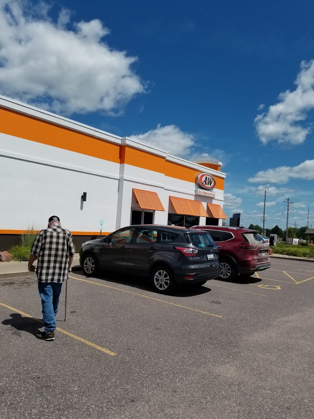 A&W Restaurant | 900 US-12, Baraboo, WI 53913, USA | Phone: (608) 356-0747