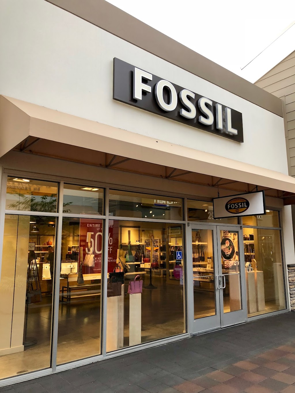 Fossil Outlet | 2962 Livermore Outlets Dr Unit 265, Livermore, CA 94551 | Phone: (925) 443-3642