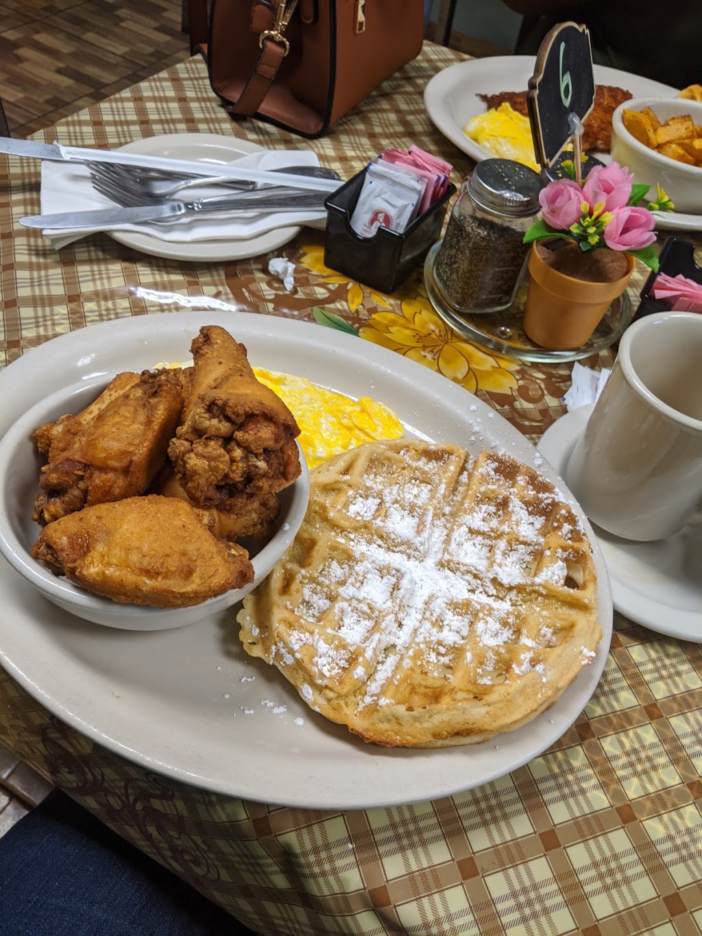 Eloise & Earnestine Soul Food | 6781 NW 27th Ave suite c, Miami, FL 33147, USA | Phone: (305) 687-7774