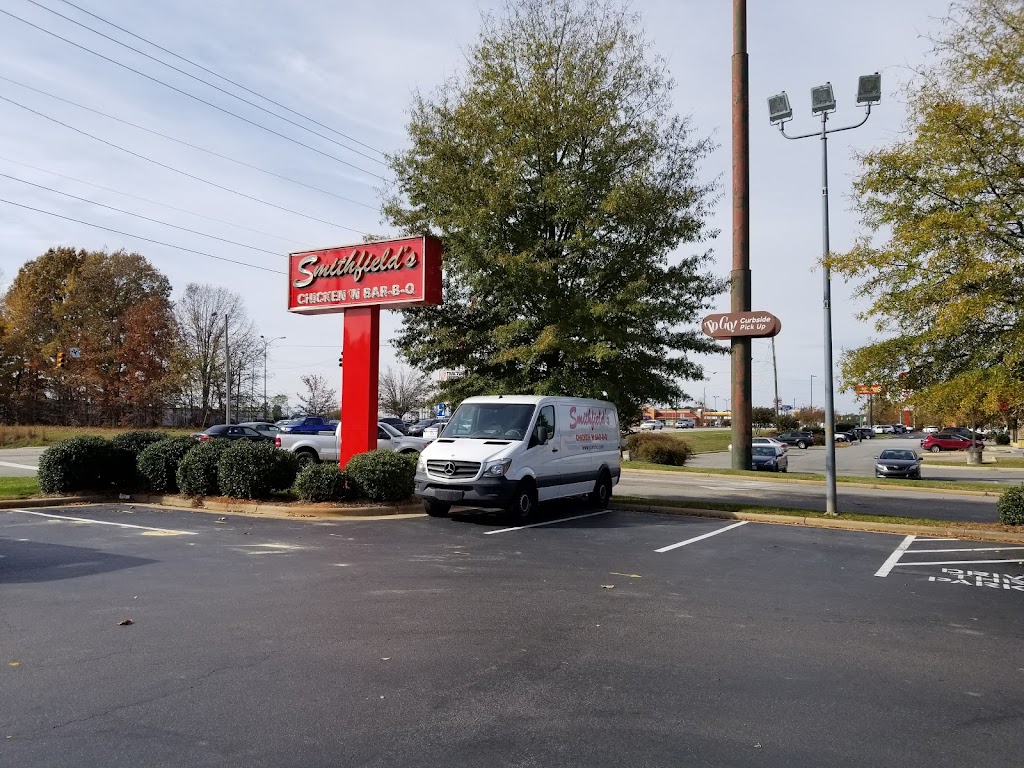 Smithfields Chicken N Bar-B-Q | 100 Exchange St, Henderson, NC 27536, USA | Phone: (252) 492-3655