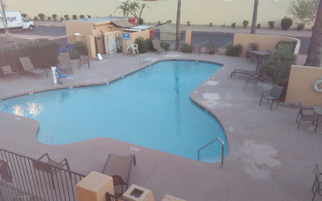 Bell Hotel & Suites | 17211 N Black Canyon Hwy, Phoenix, AZ 85023, USA | Phone: (602) 993-8300