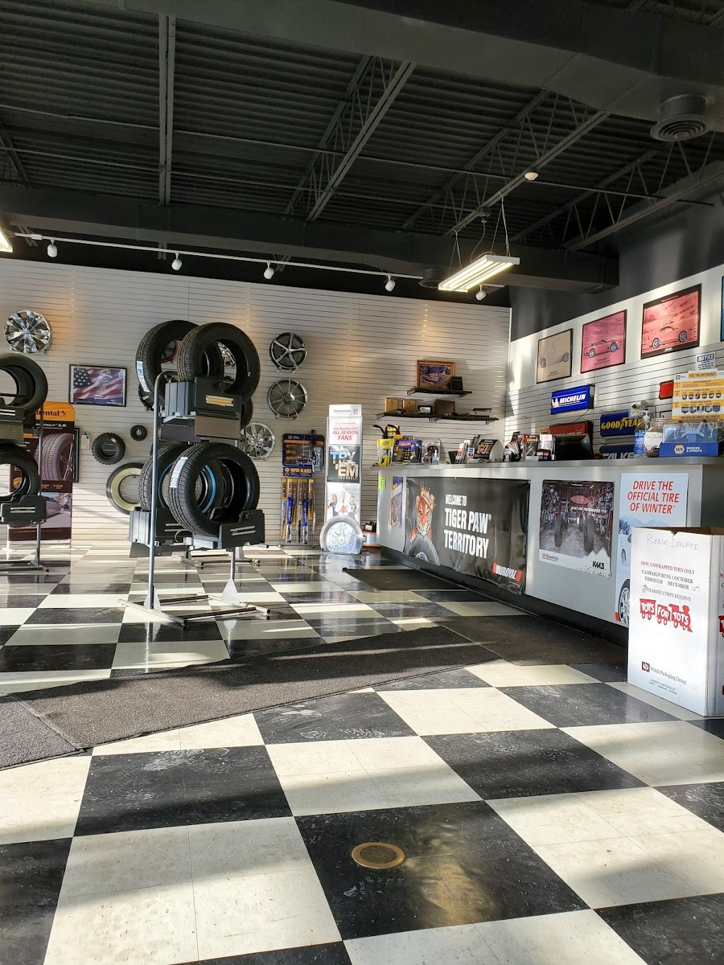 Leslie Tire | 144 Northbound Gratiot Ave, Mt Clemens, MI 48043, USA | Phone: (586) 463-0922