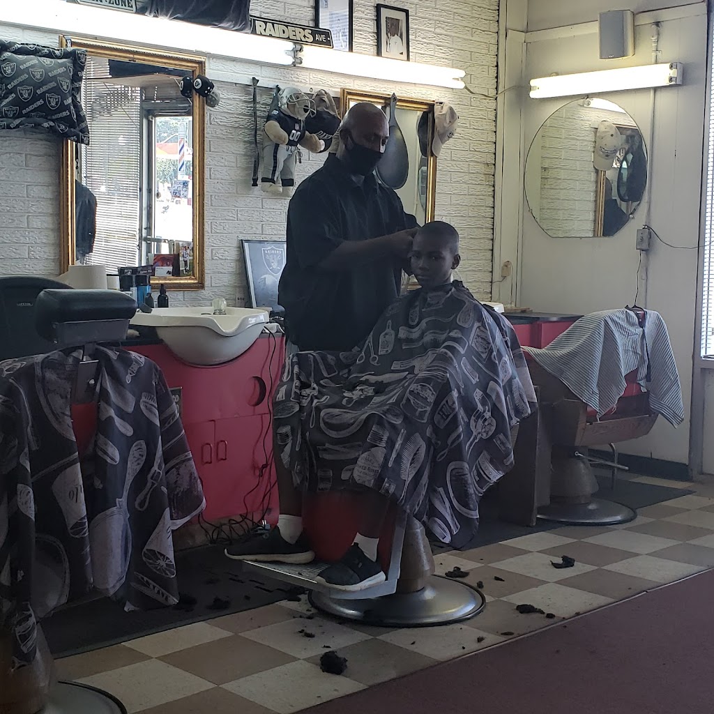 Esquire Barber Shop | 64 Colony Rd, Newport News, VA 23602, USA | Phone: (757) 875-7705