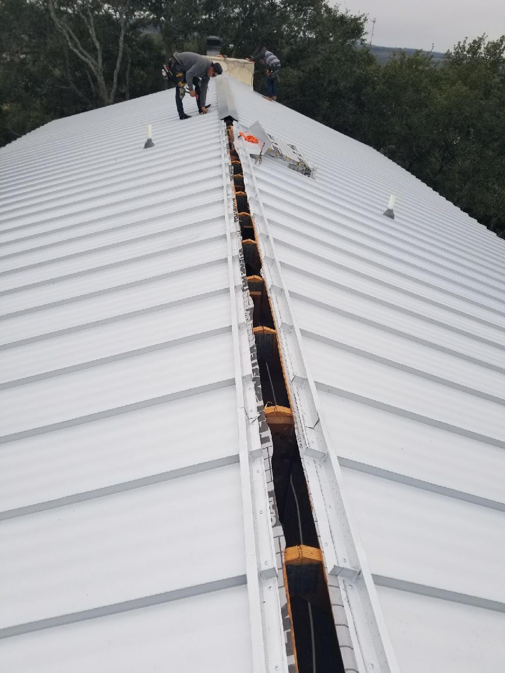 Horizon Roofing Specialists | 242 I-35BL Suite E, New Braunfels, TX 78130, USA | Phone: (830) 515-3434