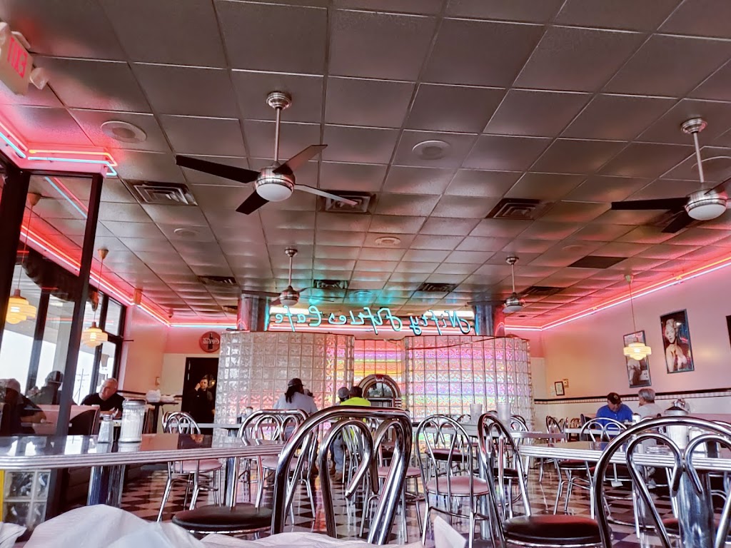 Nifty Fifties Cafe | 9730 E Main St, Houma, LA 70363, USA | Phone: (985) 872-0954