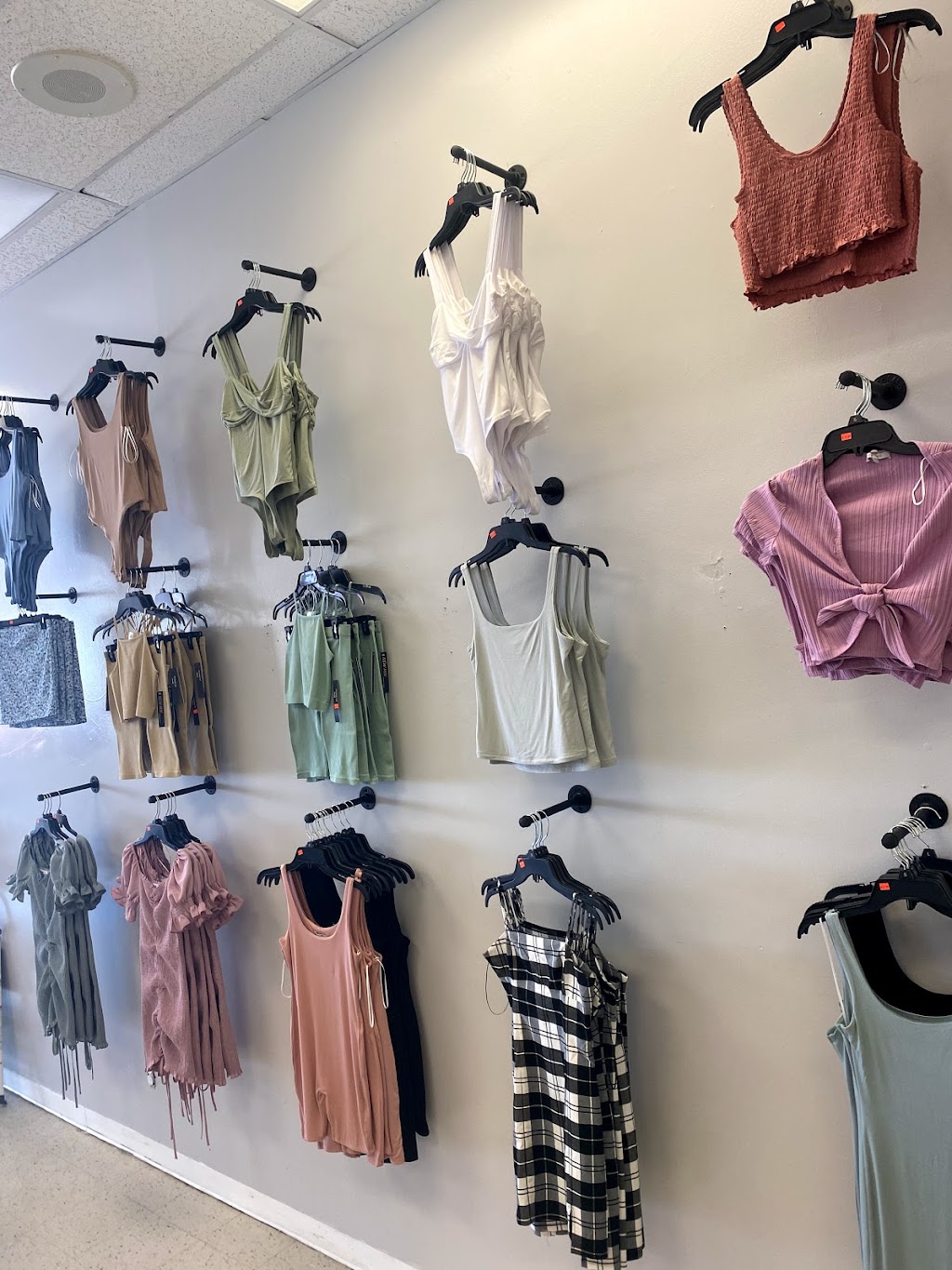 T SHIRT AVE | 944 W 6th St #109, Corona, CA 92882, USA | Phone: (951) 256-4386