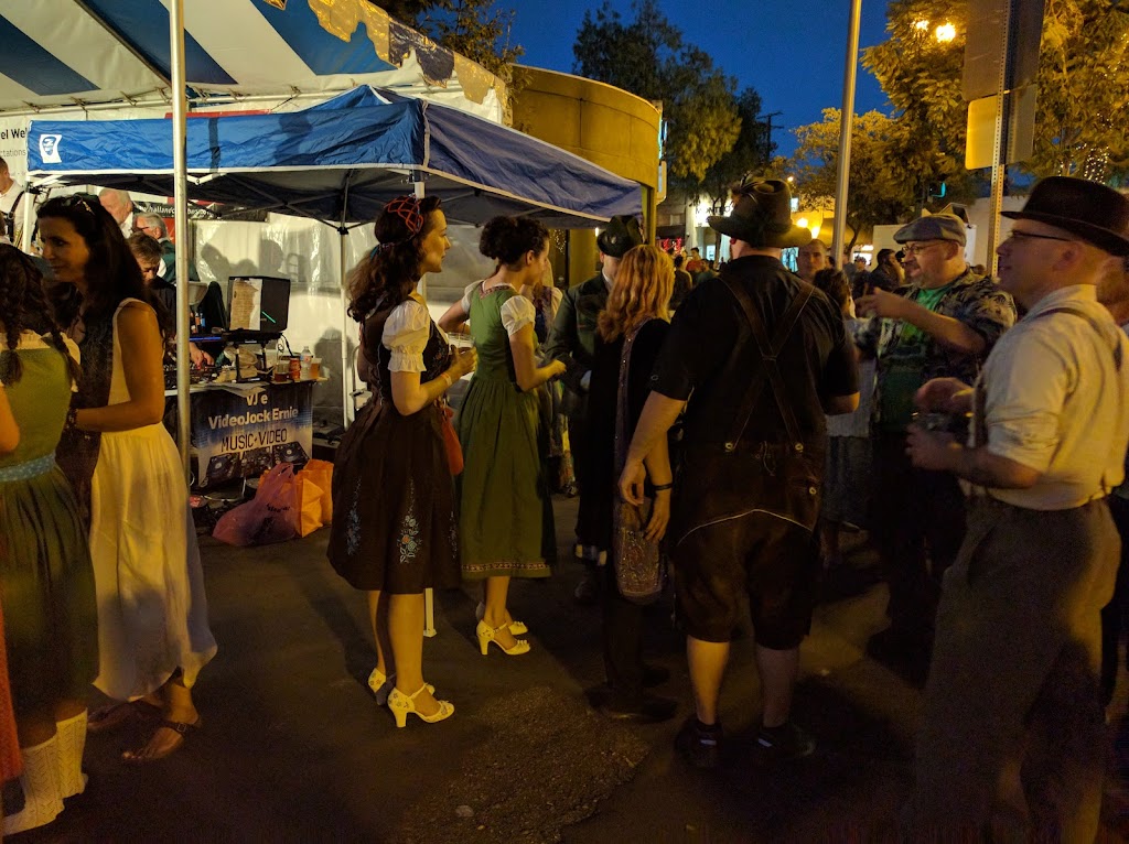 The Coffee Bean & Tea Leaf | 3701 Ocean View Blvd, La Crescenta-Montrose, CA 91020, USA | Phone: (818) 249-7848