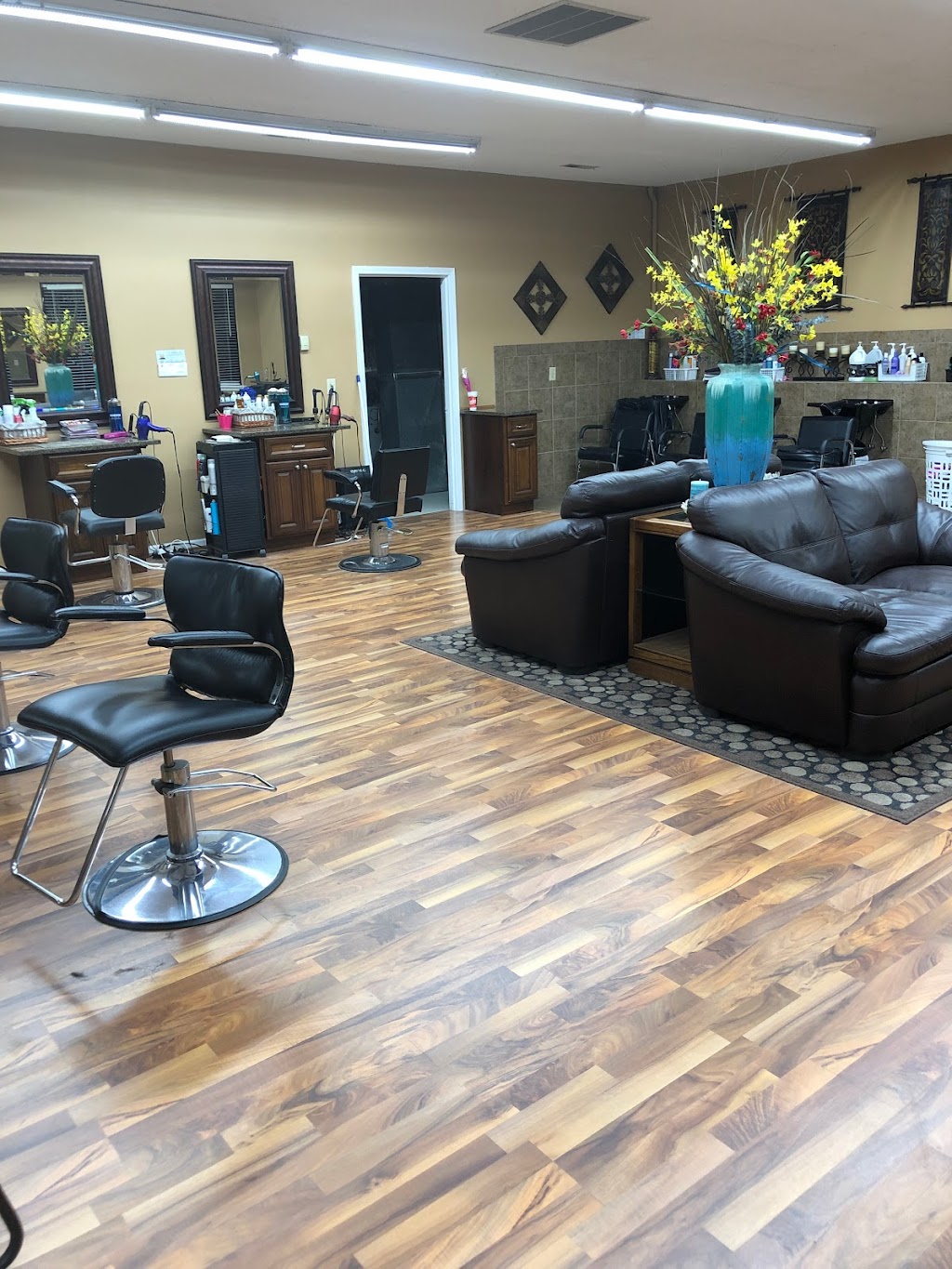 Shear Madness Salon & Boutique | 2603 15th St N, Hueytown, AL 35023, USA | Phone: (205) 426-1688