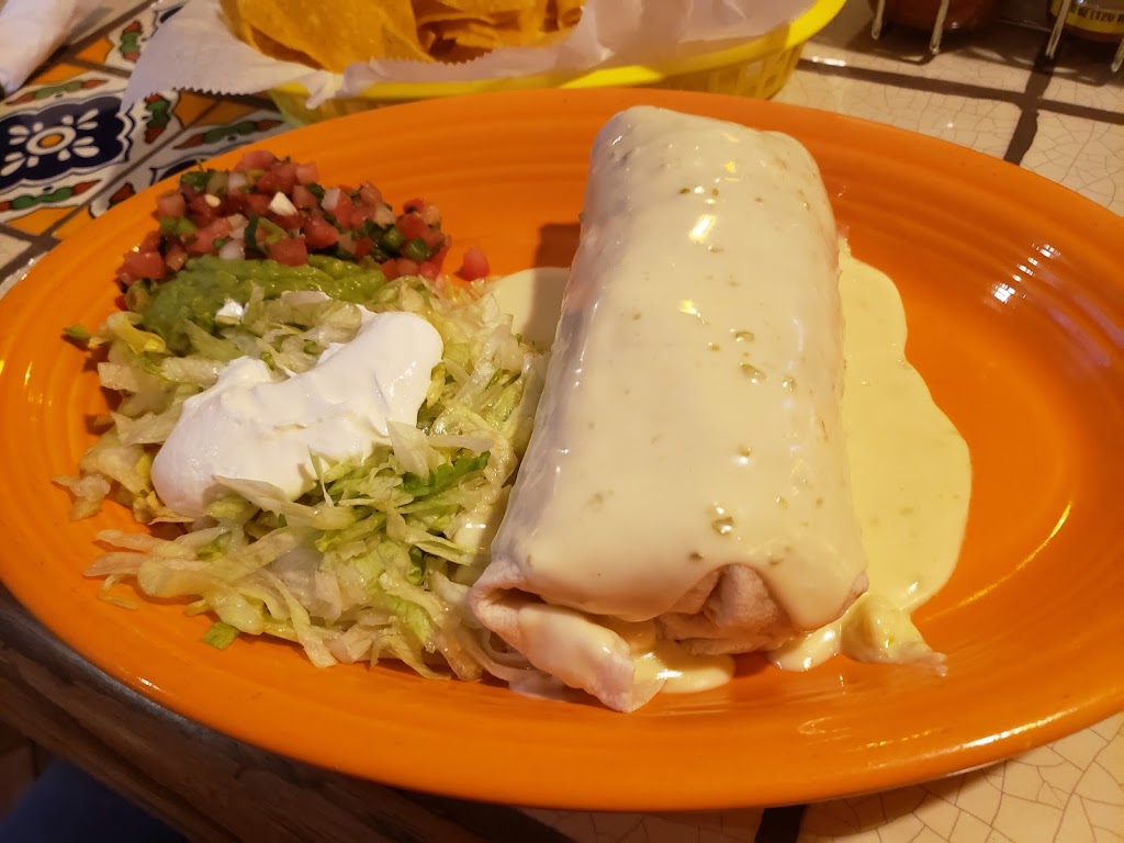 El Loro | 9141 S Hwy Dr, Circle Pines, MN 55014, USA | Phone: (763) 780-7194