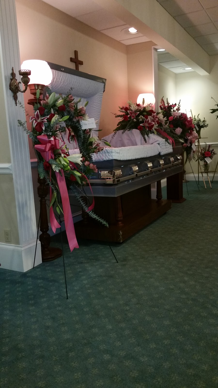 Hutchens Mortuary & Cremation Center | 675 Graham Rd, Florissant, MO 63031, USA | Phone: (314) 831-3100