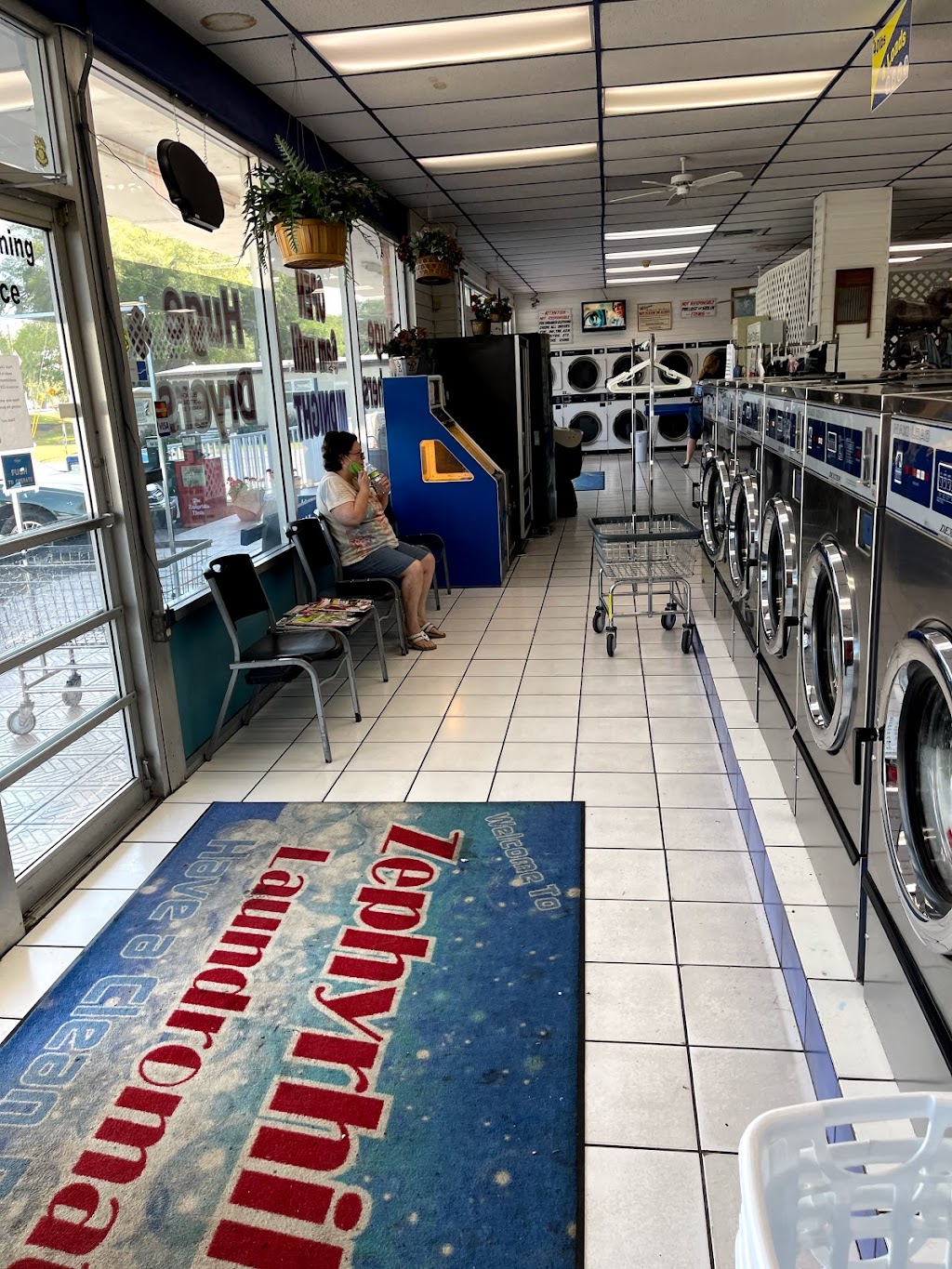 Zephyrhills Laundromat | 37852 FL-54 West, Zephyrhills, FL 33542, USA | Phone: (813) 788-4694