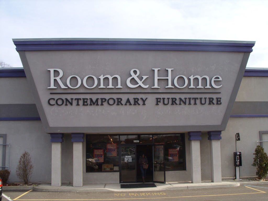 Room & Home Contemporary Furniture | 1835 W Edgar Rd, Linden, NJ 07036, USA | Phone: (908) 474-1711