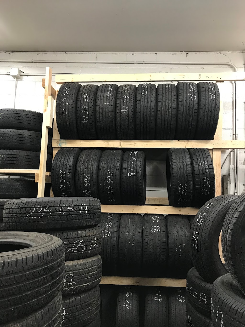 mbidi new & used tires | 551 W Main St, Lebanon, OH 45036, USA | Phone: (513) 228-0032