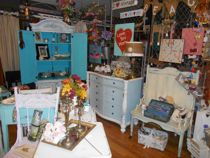 Antiques & Uniques in Ozona | 303 Orange St, Palm Harbor, FL 34683, USA | Phone: (727) 253-4976