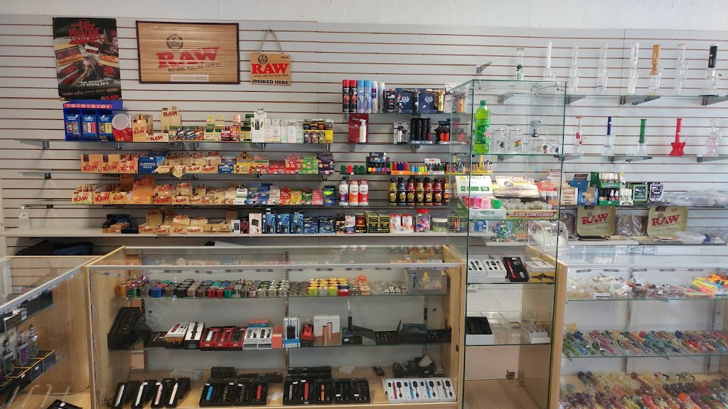 MAD VAPOR Ellenton | 3715 US-301, Ellenton, FL 34222, USA | Phone: (941) 723-2222