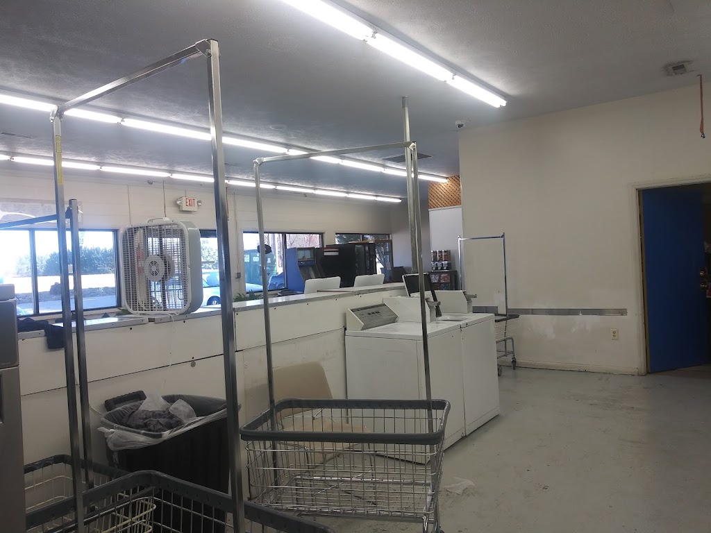 Blue Ridge Laundromat | 604 E Atkins St, Dobson, NC 27017 | Phone: (336) 374-8714