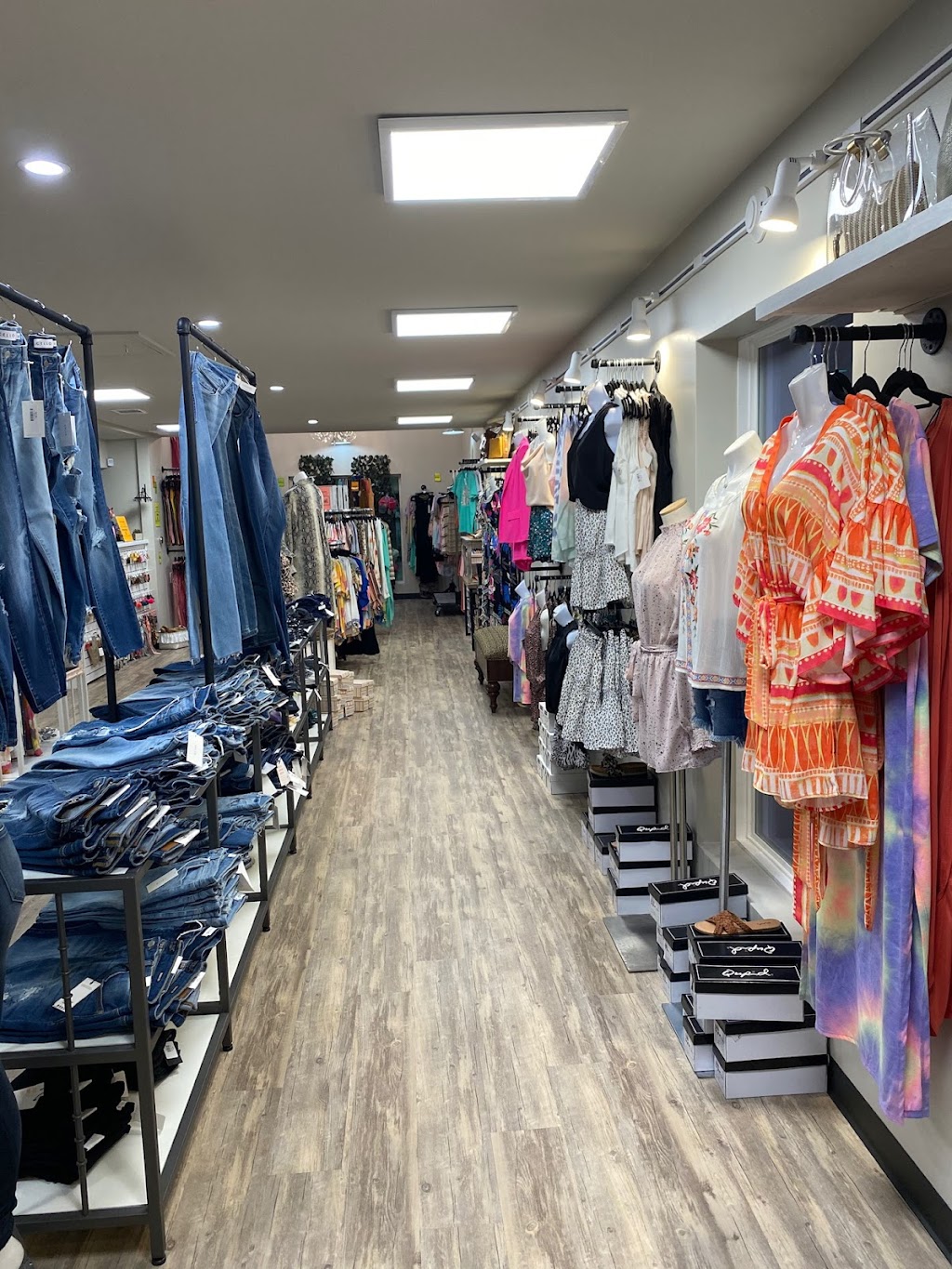 Little Tipsy Boutique | 501 S Goliad St, Rockwall, TX 75087, USA | Phone: (972) 979-0866