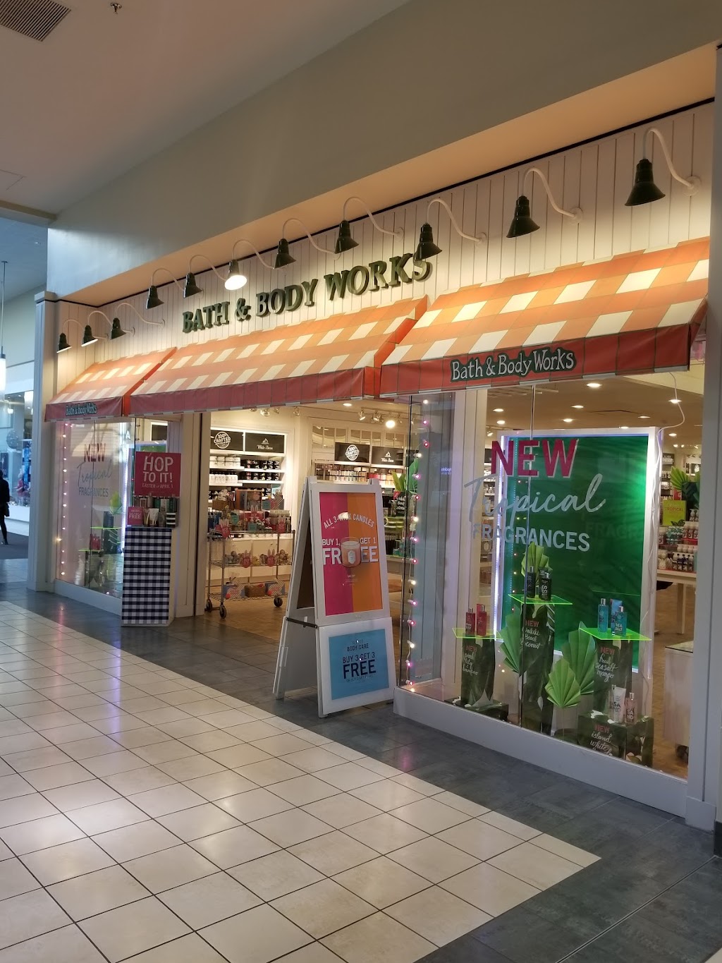 Bath & Body Works | 201 S Estes Dr, Chapel Hill, NC 27514, USA | Phone: (919) 932-4581