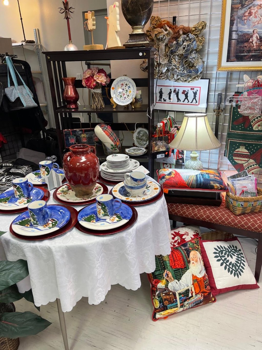 Worlds Attic Thrift Shop | 700 N Beneva Rd, Sarasota, FL 34232, USA | Phone: (941) 330-0065