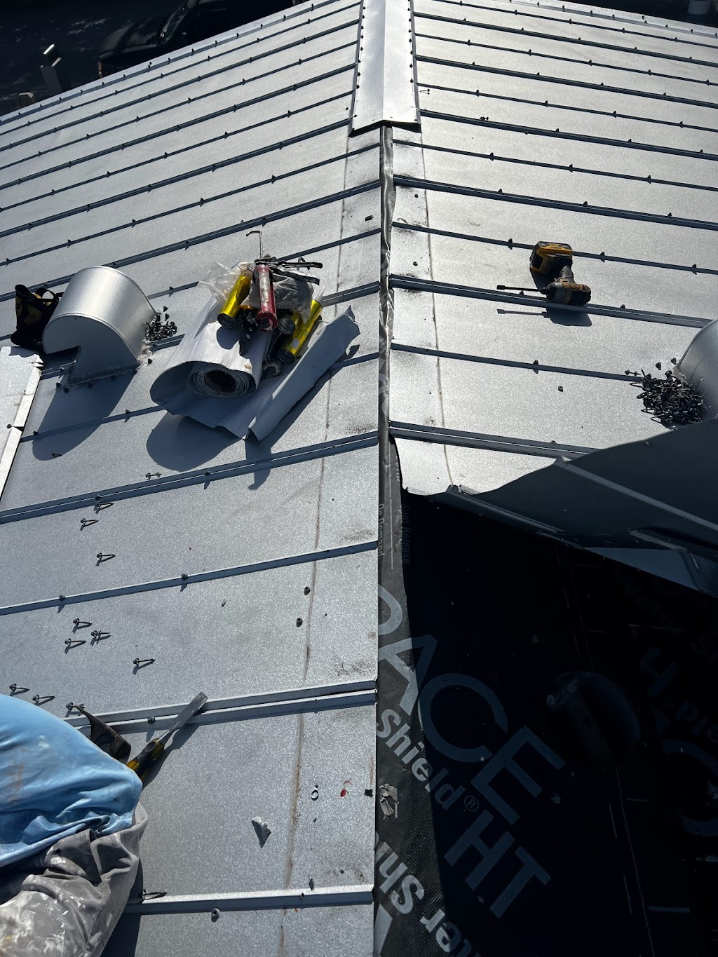 Andy the roofer & co | 210 W 2nd Ct, Key Largo, FL 33037, USA | Phone: (305) 451-1552