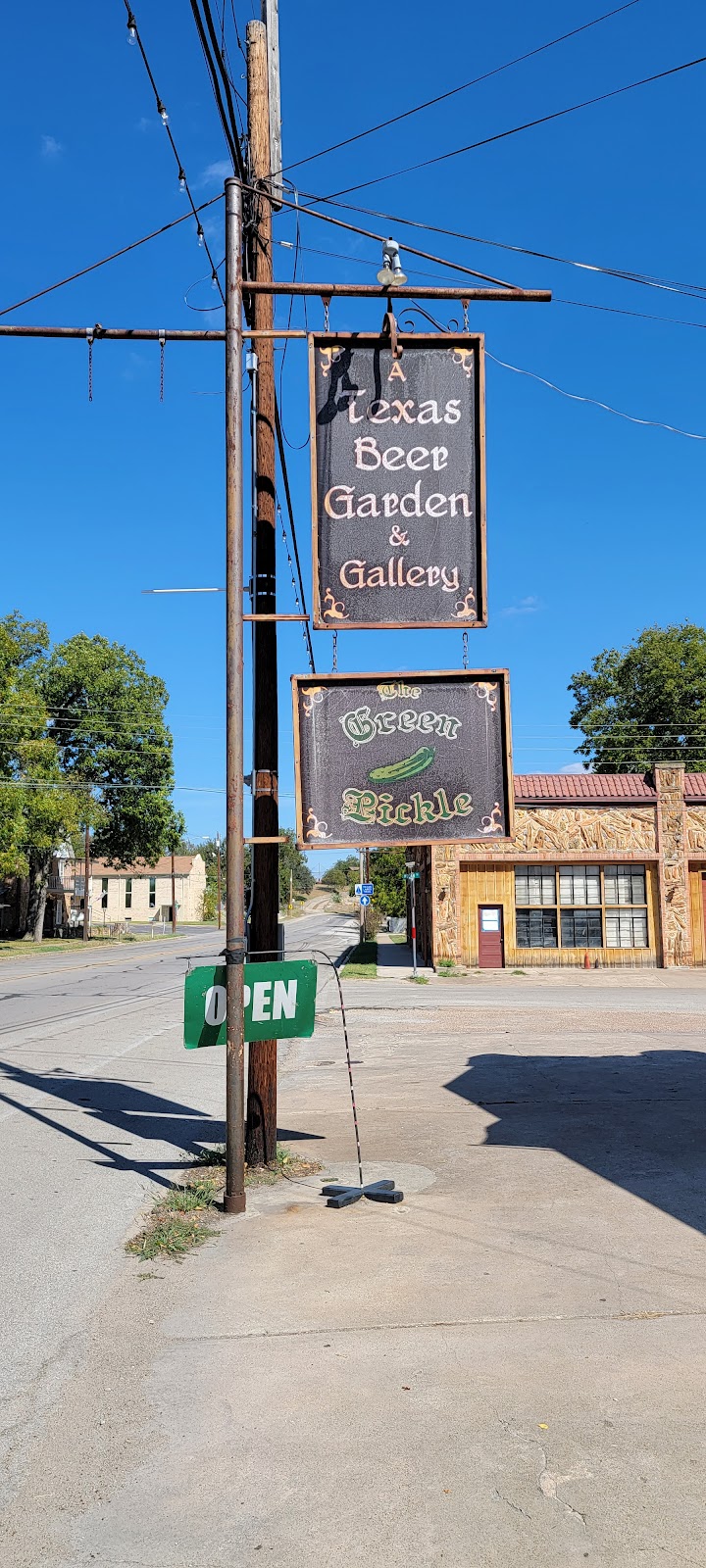 Green Pickle Grill | 212 NE Barnard St, Glen Rose, TX 76043, USA | Phone: (254) 898-1611