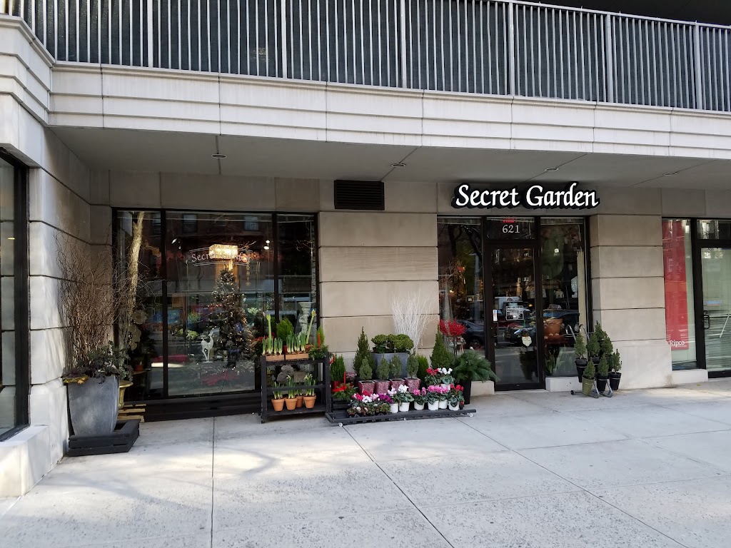 The Secret Garden | 621 Amsterdam Ave, New York, NY 10024, USA | Phone: (212) 362-8188