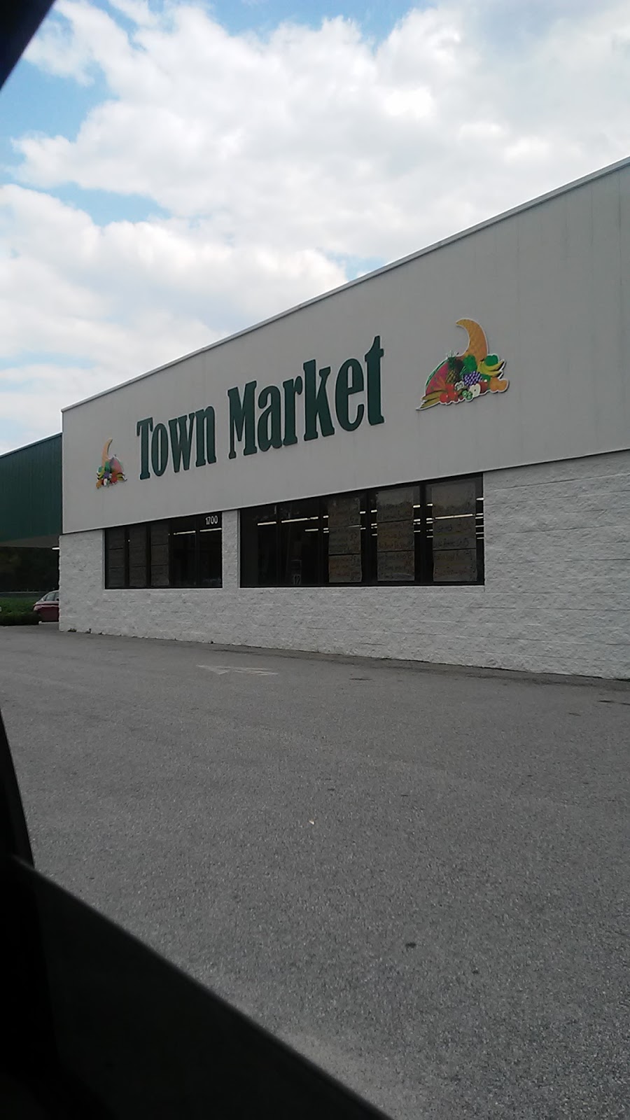 Town Market-Pine Level | 1700 US Hwy 70a E, Pine Level, NC 27568, USA | Phone: (919) 965-5271