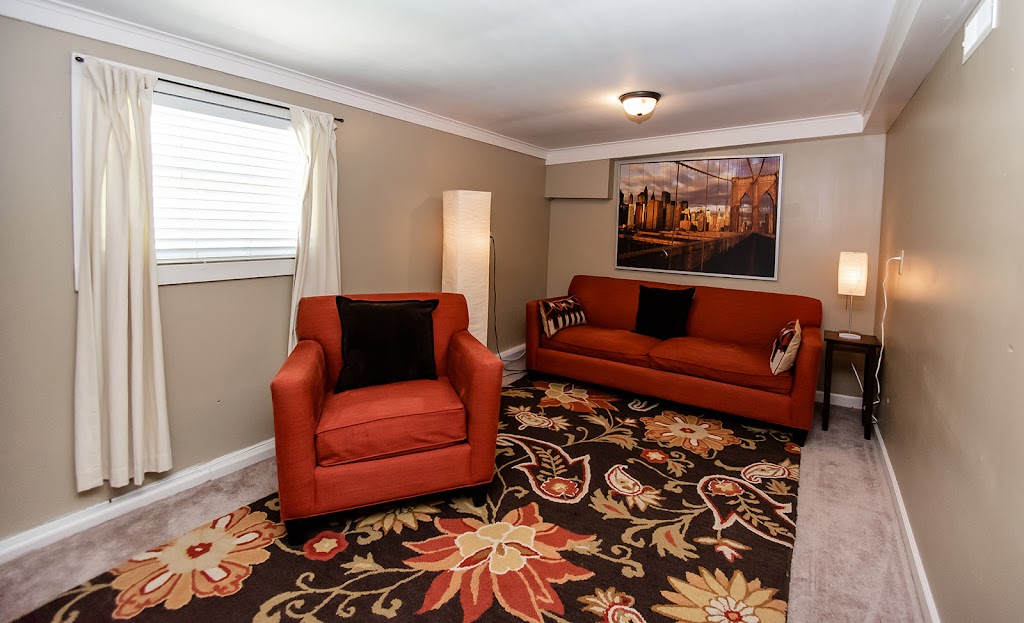 The Broadway Guest House | 664 W Broadway, Granville, OH 43023, USA | Phone: (740) 877-3186