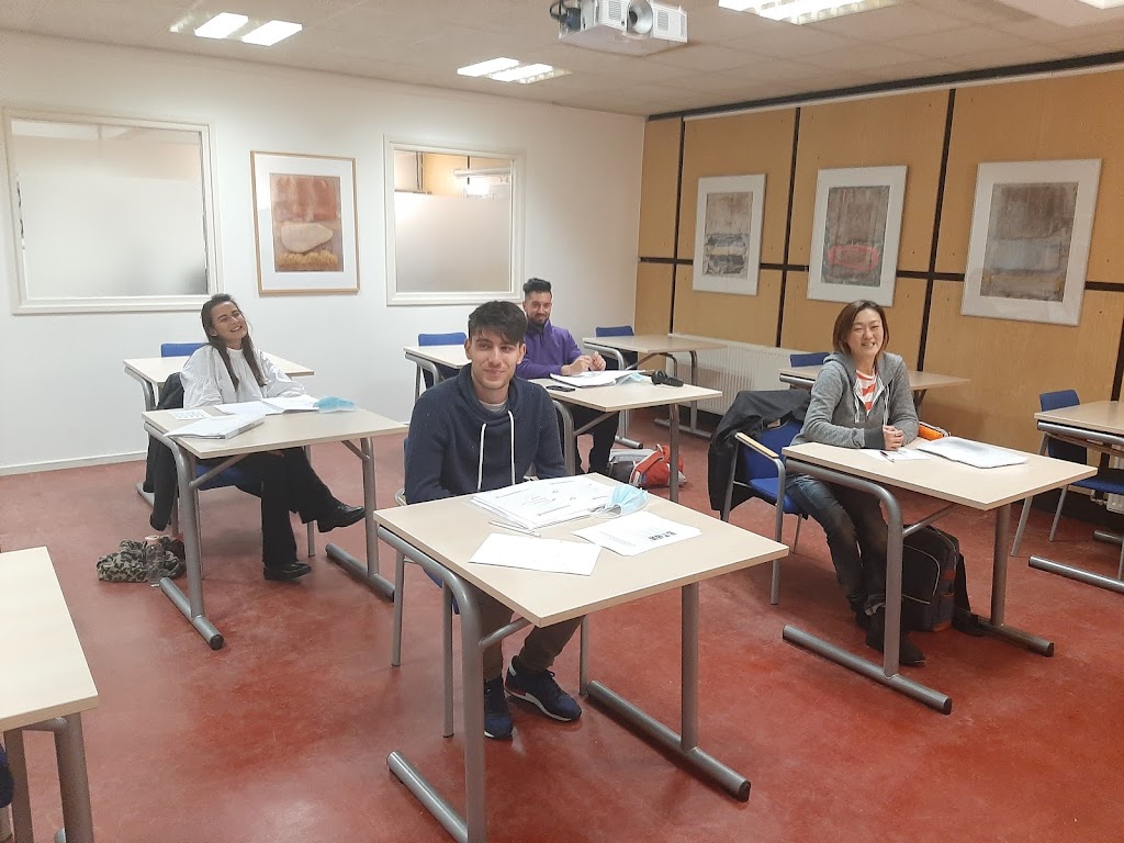 MixTree Languages | English Courses in Amsterdam & Live Online | Eerste Weteringplantsoen 2c, 1017 SJ Amsterdam, Netherlands | Phone: 020 786 1981