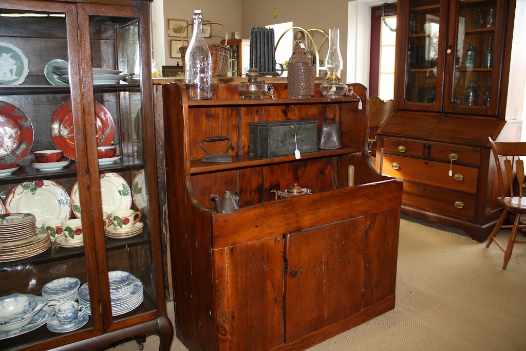 Sweet Briar Antiques | 11079 Main St, Clarence, NY 14031, USA | Phone: (716) 628-6079