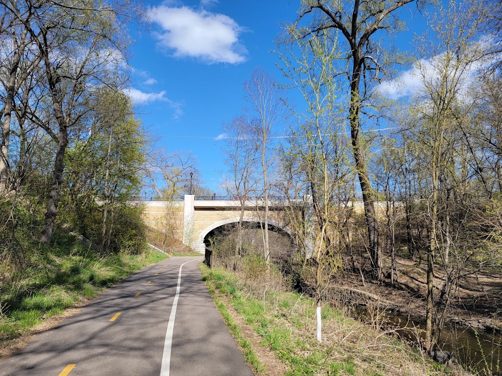 Minnehaha Creek Park | W Minnehaha Pkwy & W 51st St Minneapolis, MN 55419, W Minnehaha Pkwy, Minneapolis, MN 55419, USA | Phone: (612) 230-6400