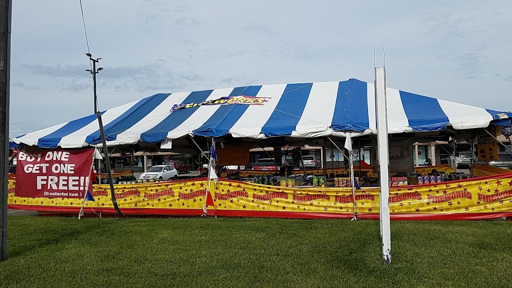 Renaissance Fireworks | 2950 White Bear Ave, Maplewood, MN 55109, USA | Phone: (651) 299-0093