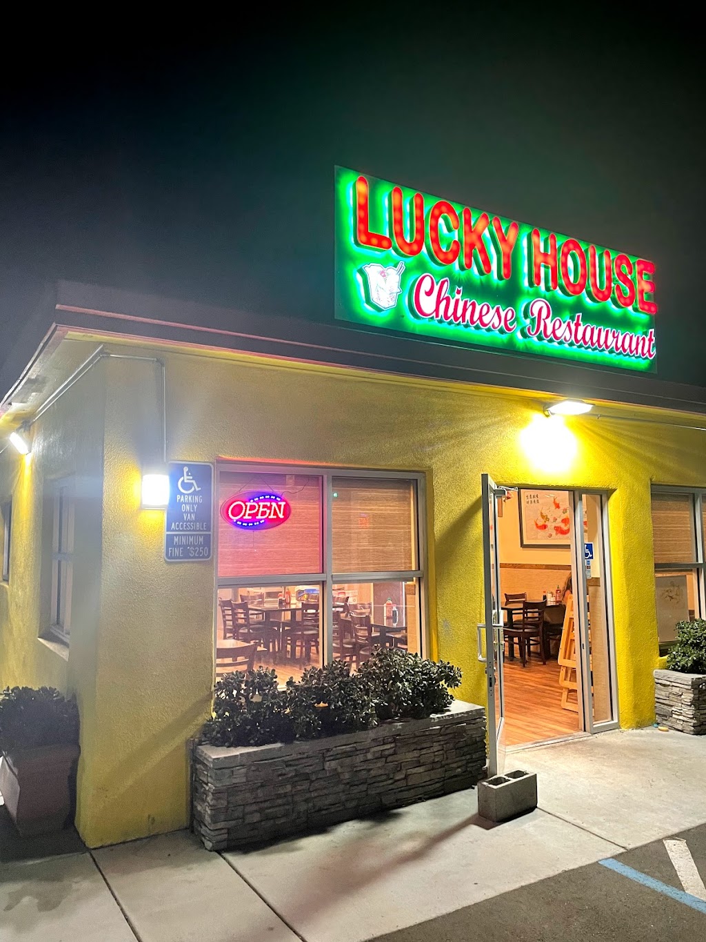 Lucky House Restaurant | 2730 Patterson Rd, Riverbank, CA 95367, USA | Phone: (209) 869-6154