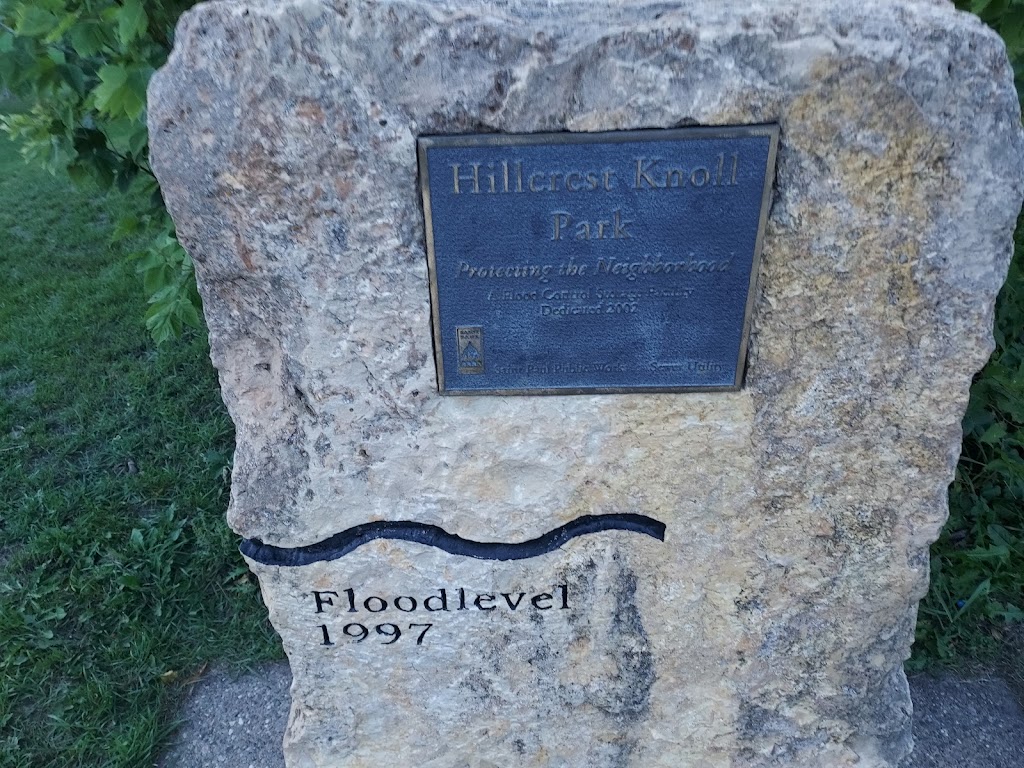 Hillcrest Knoll Park | 1672 Hoyt Ave E, St Paul, MN 55106, USA | Phone: (651) 632-5111
