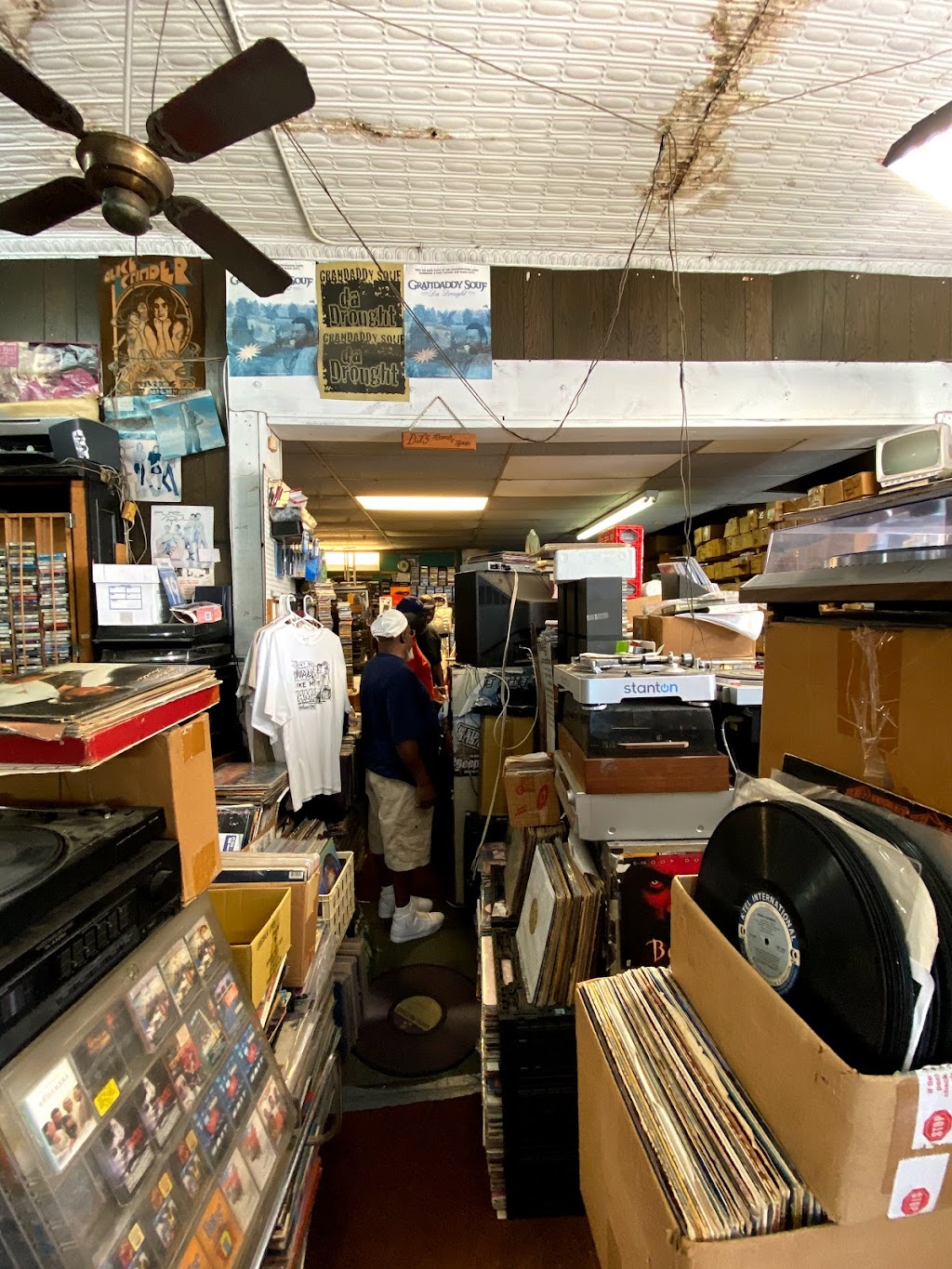 DJs Record Shop | 2999 Edison Ave, Jacksonville, FL 32254 | Phone: (904) 388-6426