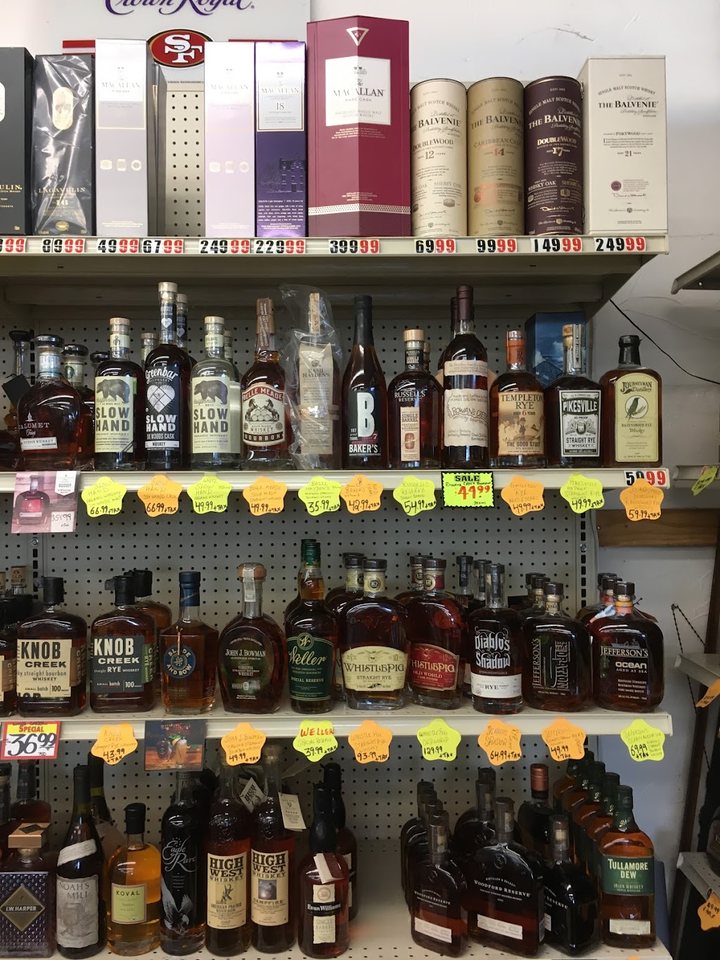 Lakewood Liquors | 1320 W Lockeford St, Lodi, CA 95242, USA | Phone: (209) 368-8956