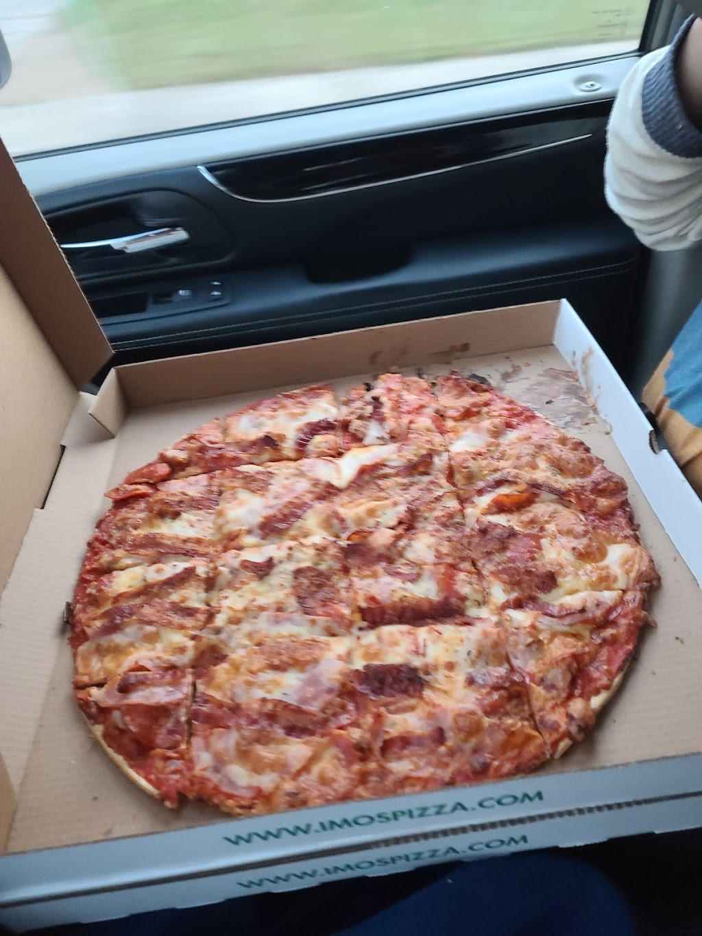 Imos Pizza | 13015 Tesson Ferry Rd, St. Louis, MO 63128, USA | Phone: (314) 842-3868