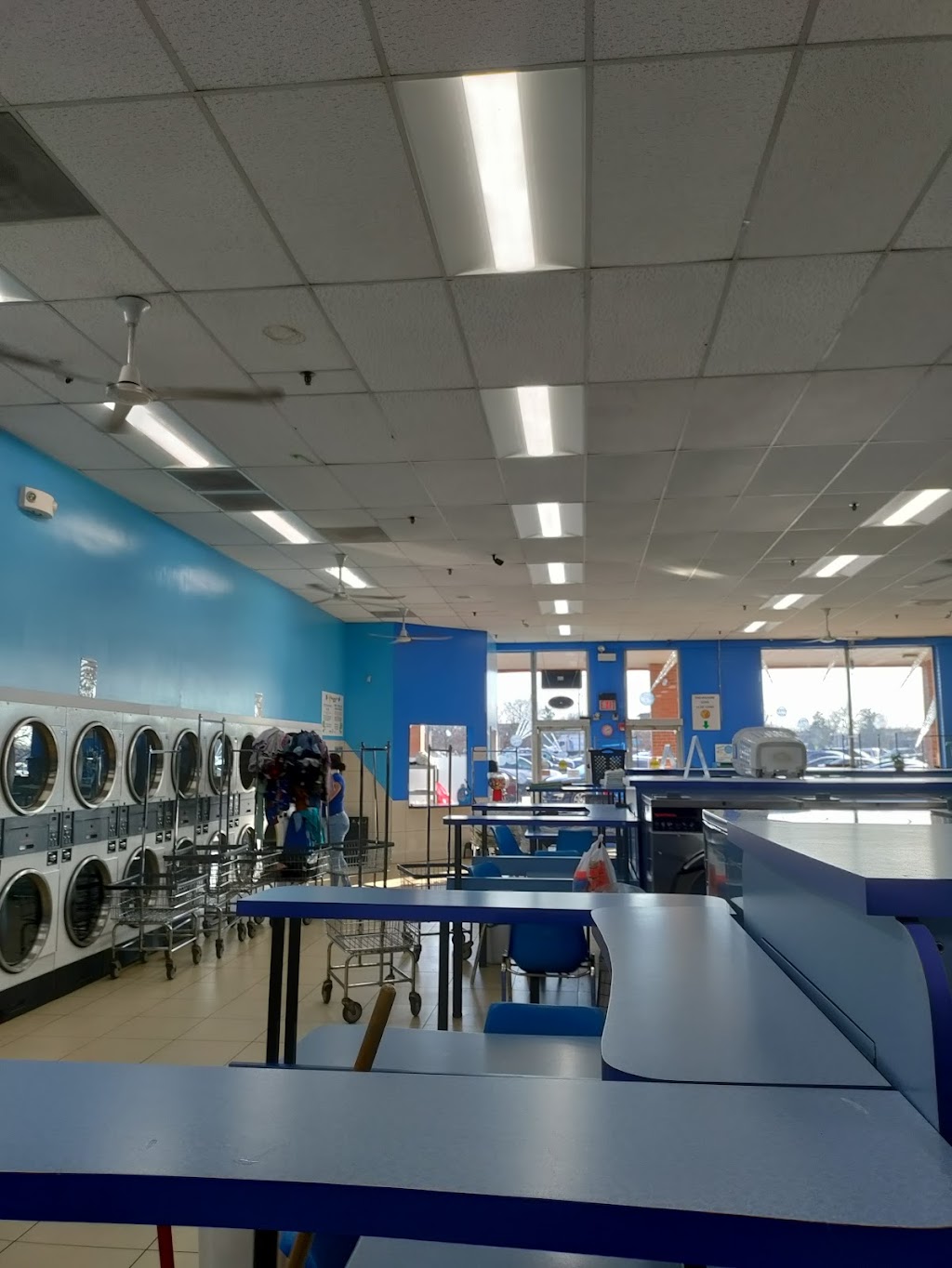 Leisure Time Laundromat | 232 W Lake St, Addison, IL 60101, USA | Phone: (630) 903-6999