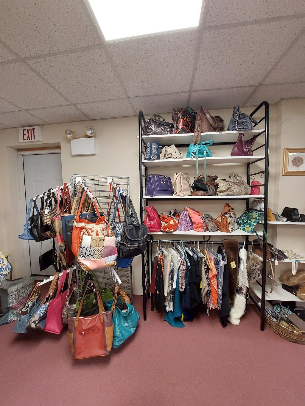 Your Best Friends Closet | 1821 Lincoln Way, White Oak, PA 15131, USA | Phone: (412) 754-1234