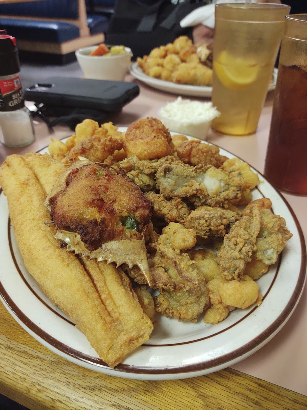 Captain Toms Seafood | 320 Browns Crossroads Rd, Staley, NC 27355, USA | Phone: (336) 824-2371