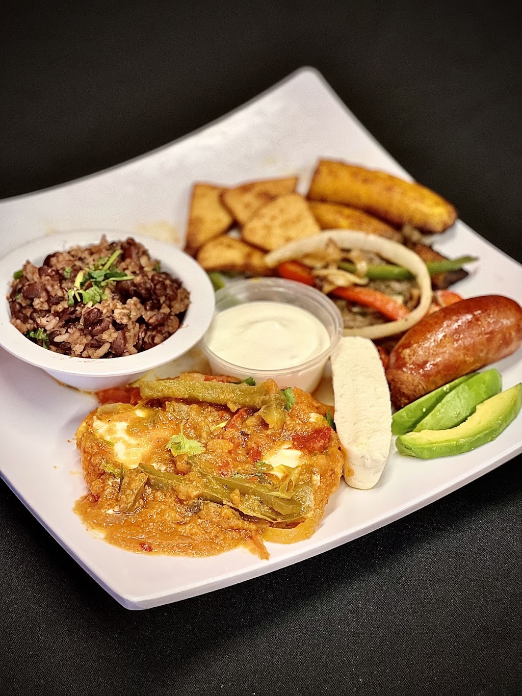 Paseo Salvadoreño Restaurant | 6103 Pacific Blvd, Huntington Park, CA 90255, USA | Phone: (323) 581-0014