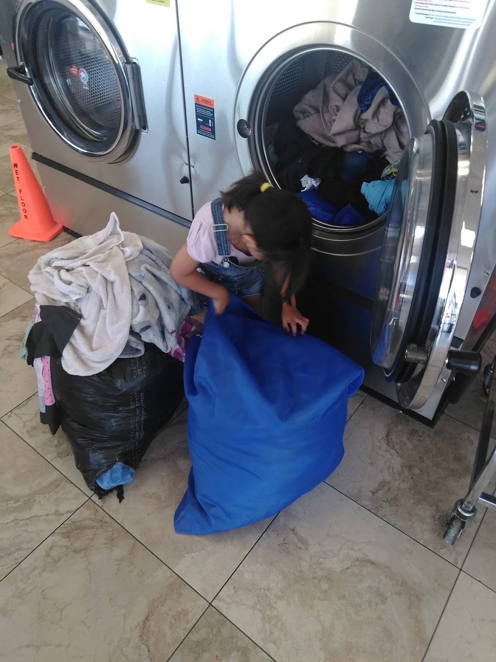 COIN Less LAUNDRY | 7333 W Indian School Rd, Phoenix, AZ 85033, USA | Phone: (866) 310-1313