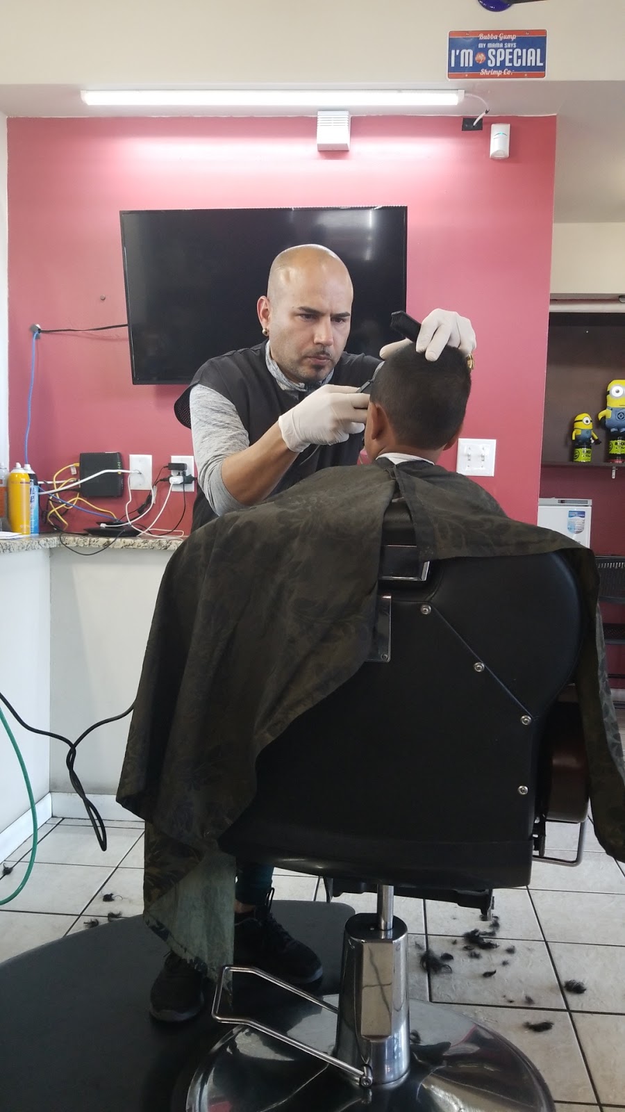 Chicos Cuts/Tu Barbero Latino. | 3507 30th Ave N, St. Petersburg, FL 33713, USA | Phone: (727) 851-3298