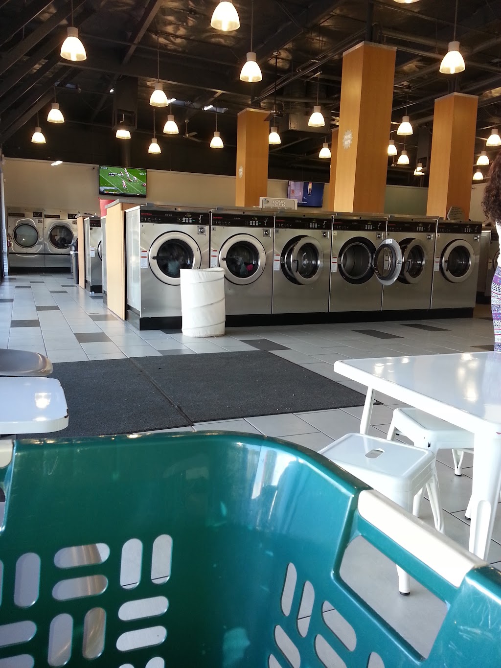 Spin Cycle Laundromat of Sacramento | 4250 Fruitridge Rd, Sacramento, CA 95820, USA | Phone: (916) 376-7797