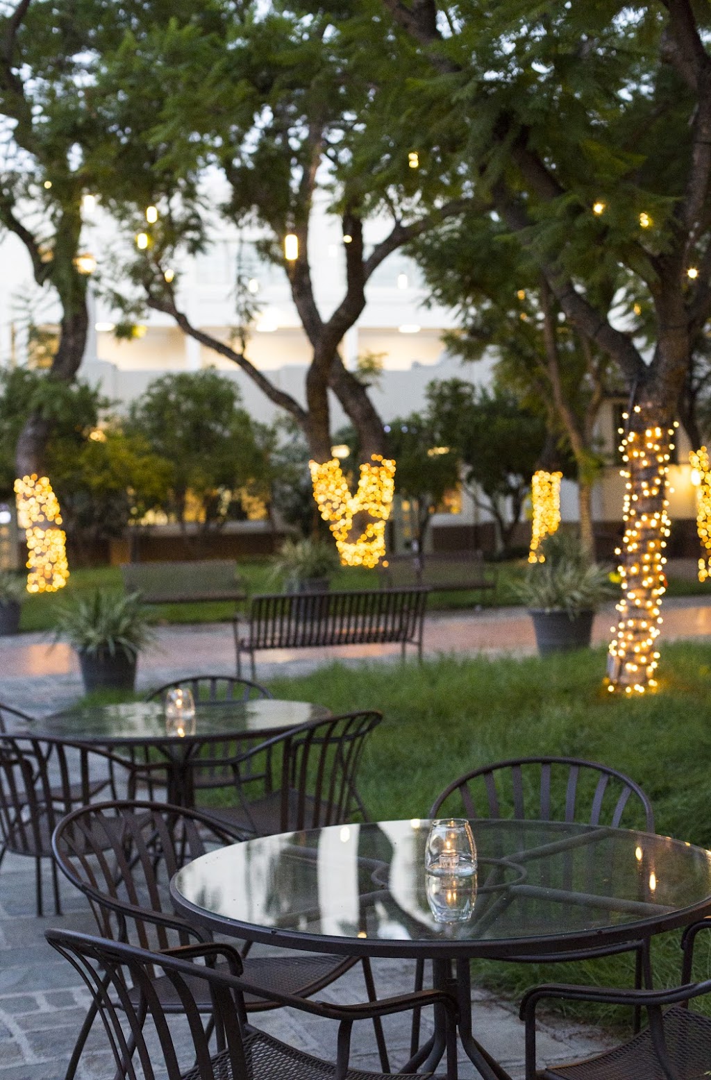 Traxx Restaurant | 800 N Alameda St UNIT 1, Los Angeles, CA 90012, USA | Phone: (323) 470-7094