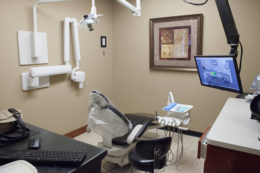 Roberts Dentistry | 4365 E Pecos Rd Ste 137, Gilbert, AZ 85297, USA | Phone: (480) 507-1943