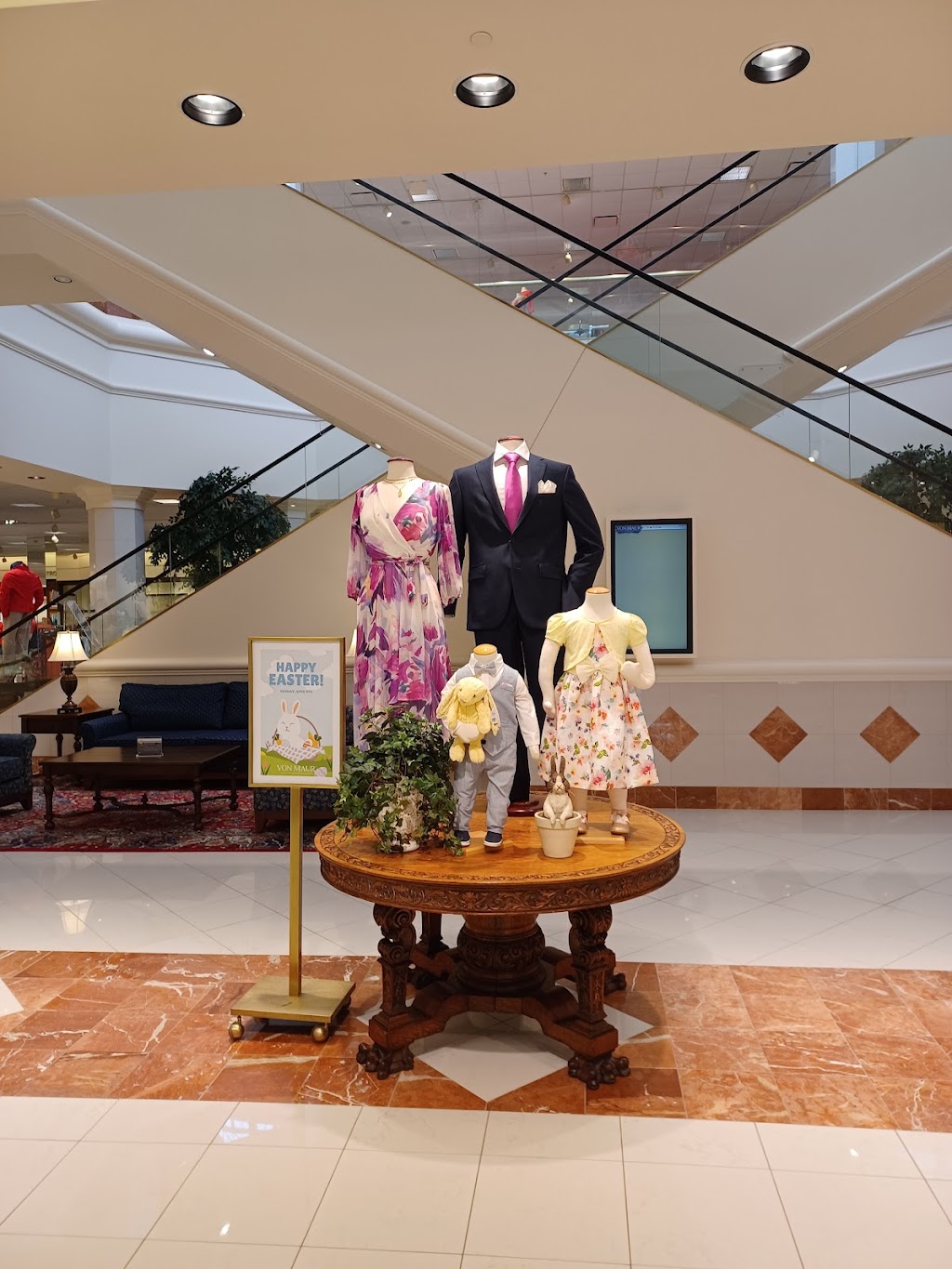 Von Maur | 2 Fountain Grass Dr, Lake St Louis, MO 63367, USA | Phone: (636) 561-7040