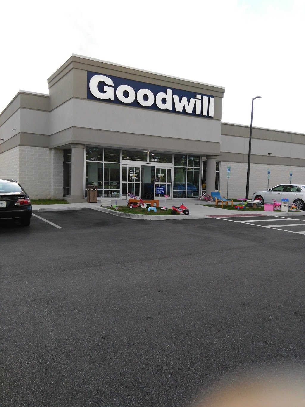 Goodwill Suffolk Retail Store | 2901 Godwin Blvd, Suffolk, VA 23434, USA | Phone: (757) 538-0182